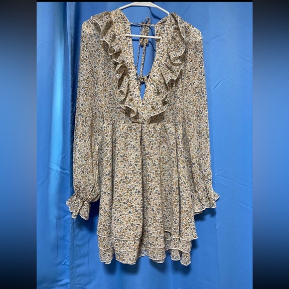 Prettylittlething dress
Size 6
Super cute
New - Picture 5 of 11